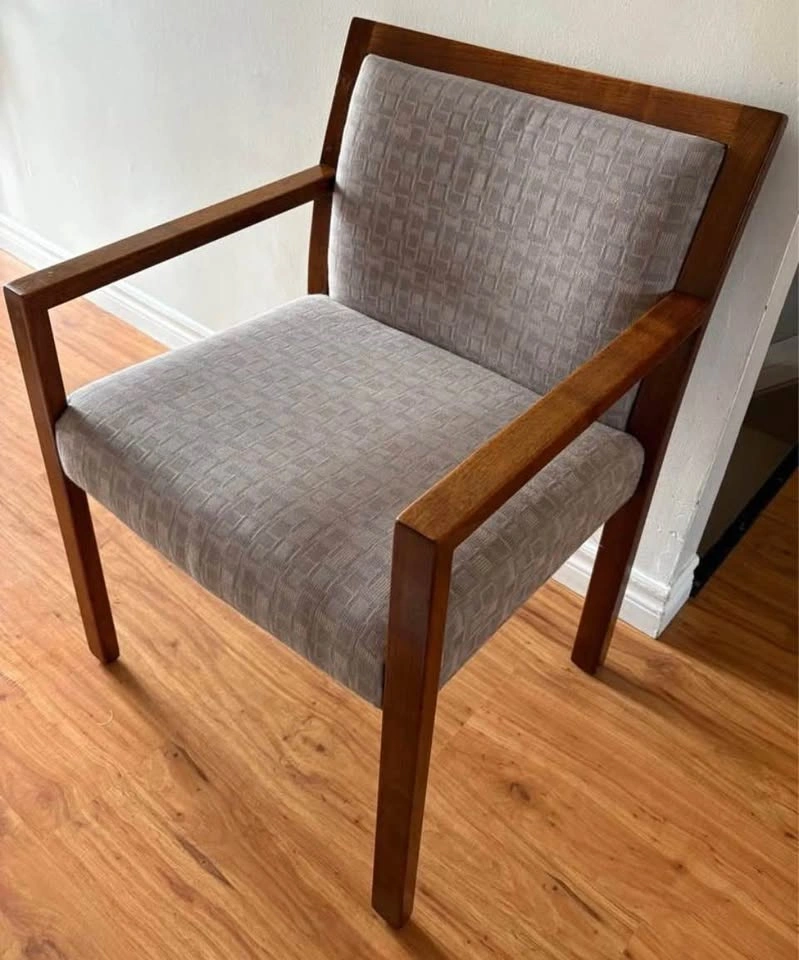 Mid-Century Modern Teak Armchair Accent Decor. Nice condition. - photo 2