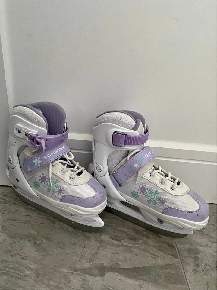 Girl skates (Fits kids 12, 13, 1, & 2)