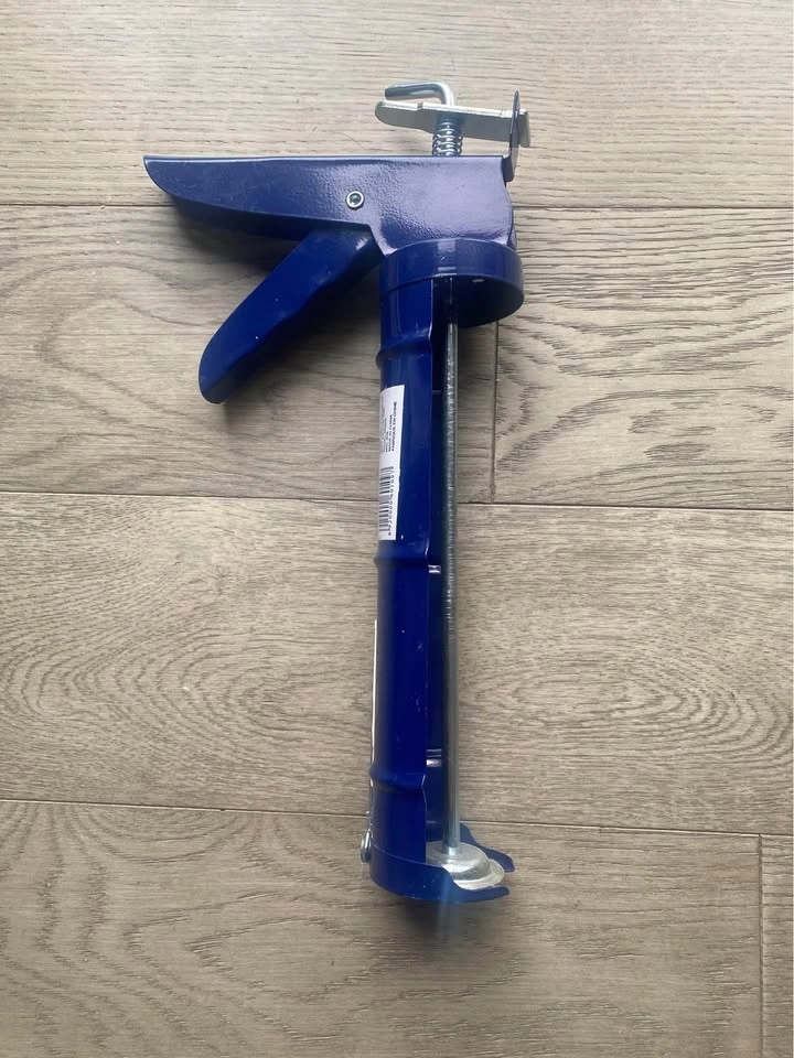 Smooth Rod Caulking Gun - photo 2