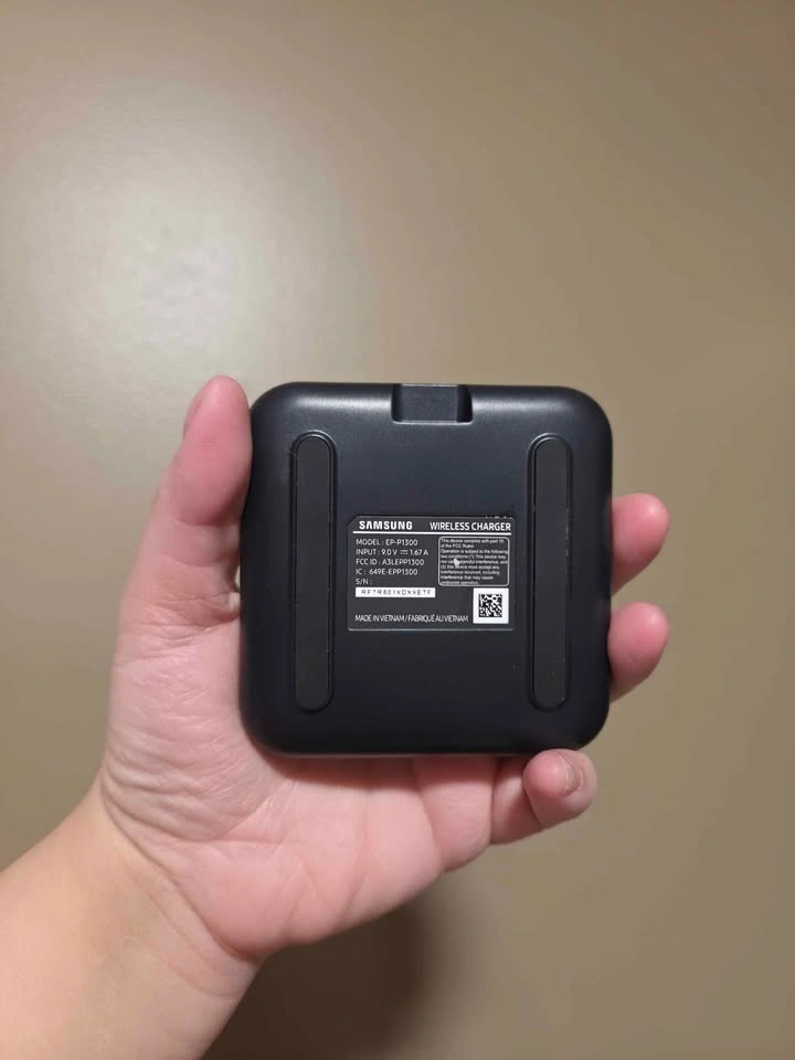 Samsung Wireless Charger - photo 2