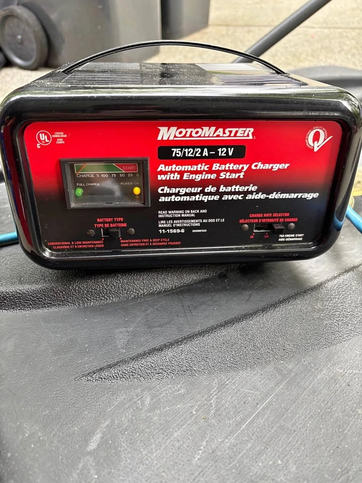 MotoMaster Automatic Battery Charger with Engine Start 75/12/2 A