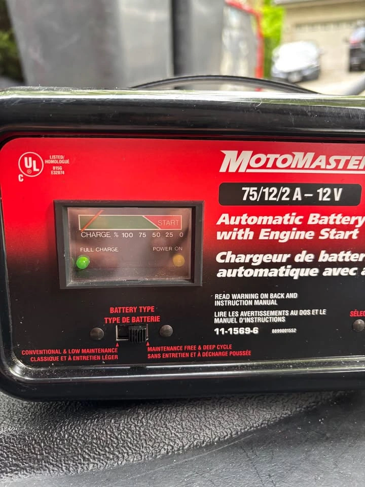 MotoMaster Automatic Battery Charger with Engine Start 75/12/2 A - photo 2