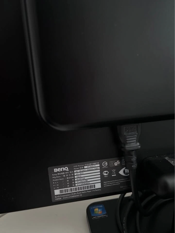 BenQ V2210 Monitor with Wireless Keyboard and Mouse - photo 3