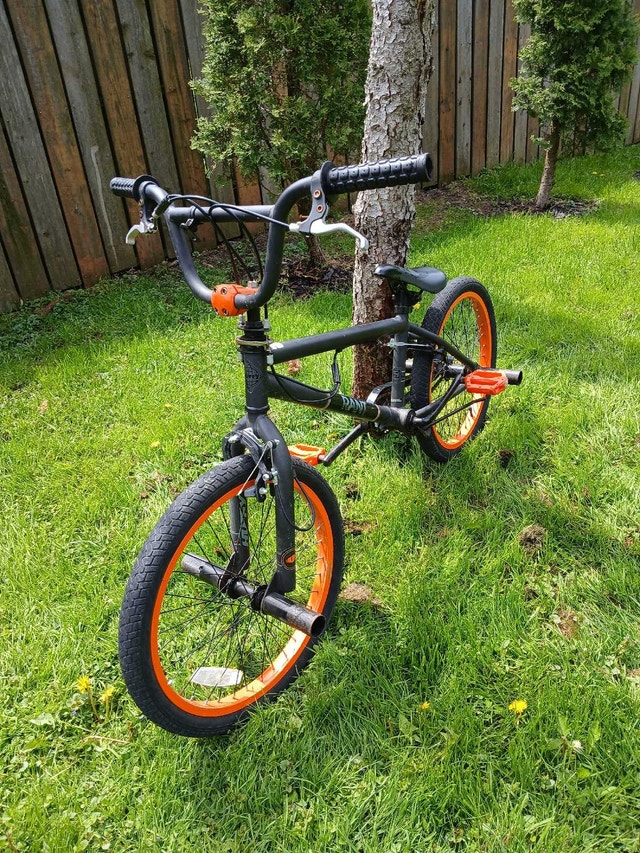 Huffy BMX Bike 20" Wheels w/ Pegs & Gyro