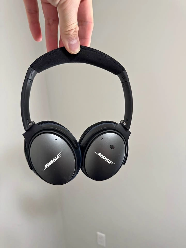 Bose Noise Cancelling Headphones w/ Case