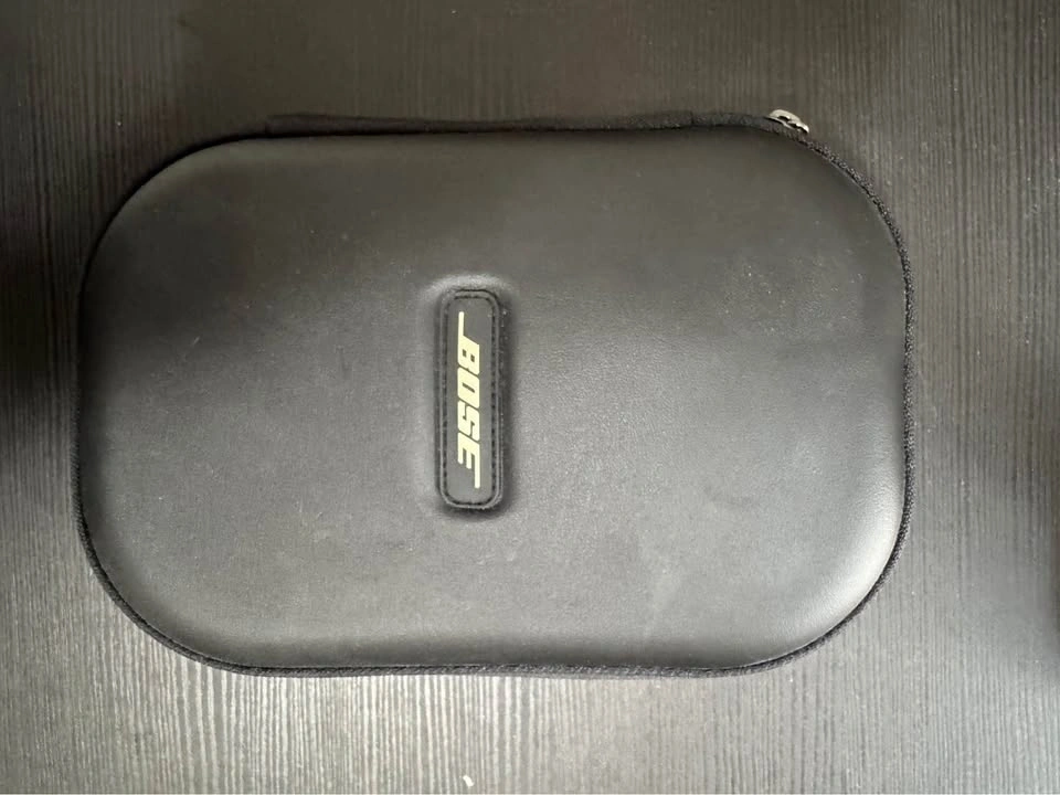 Bose Noise Cancelling Headphones w/ Case - photo 3