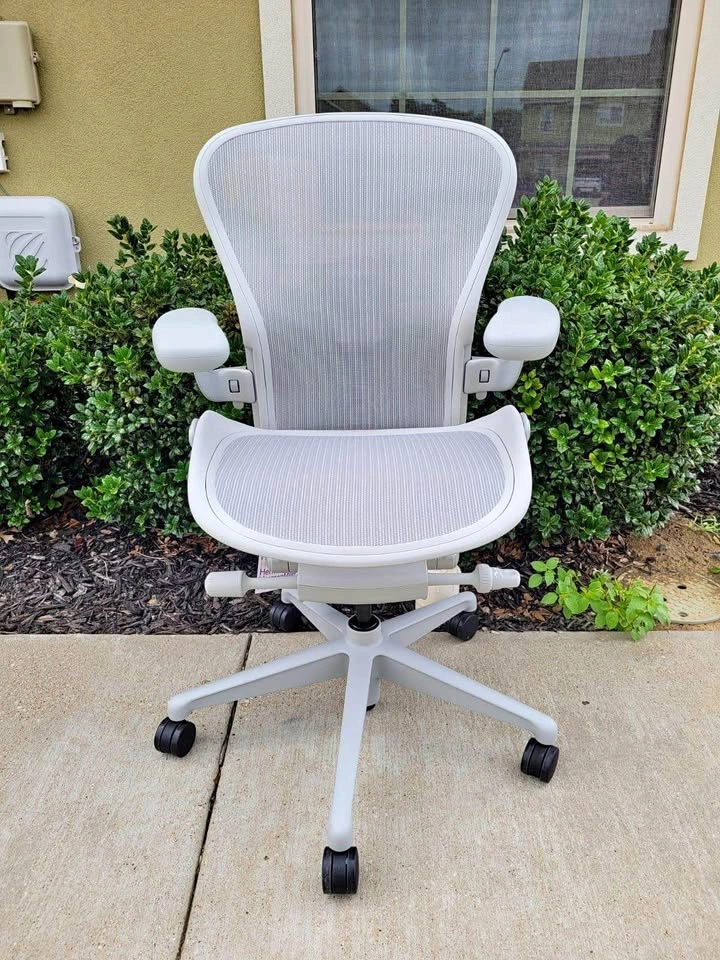 Herman Miller Aeron Office Chair - Mineral (Size B) - Brand New