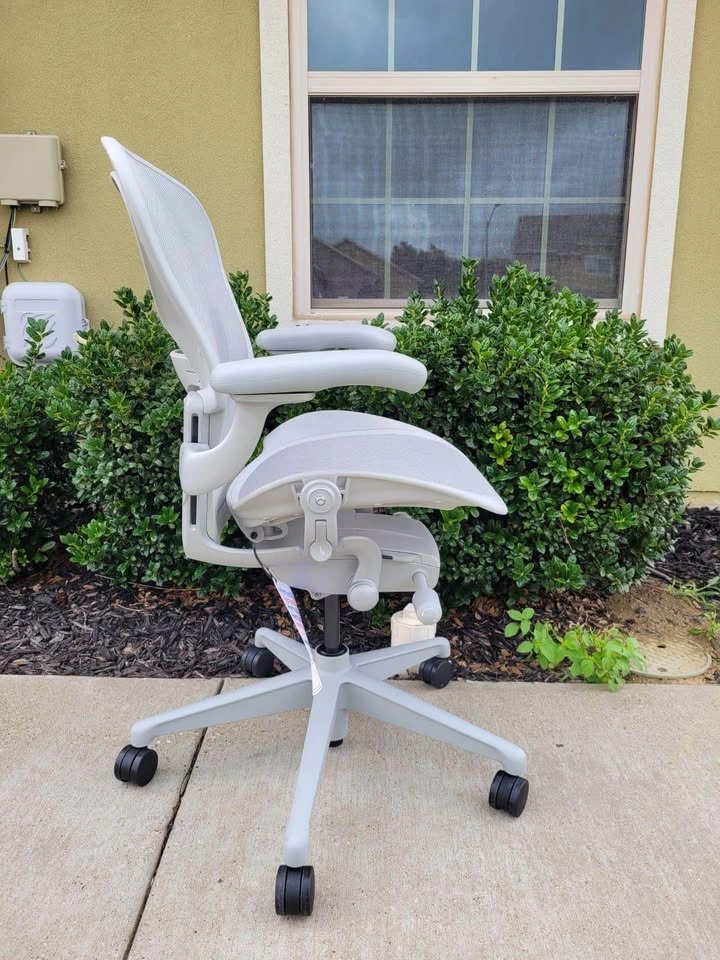 Herman Miller Aeron Office Chair - Mineral (Size B) - Brand New - photo 4
