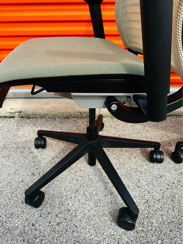 Steelcase V1 Think Ergonomic Office Chair (10 Available) - photo 5