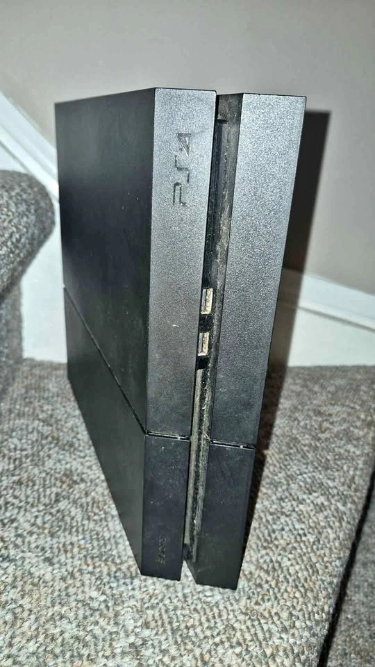 PS4 Working - No Cords