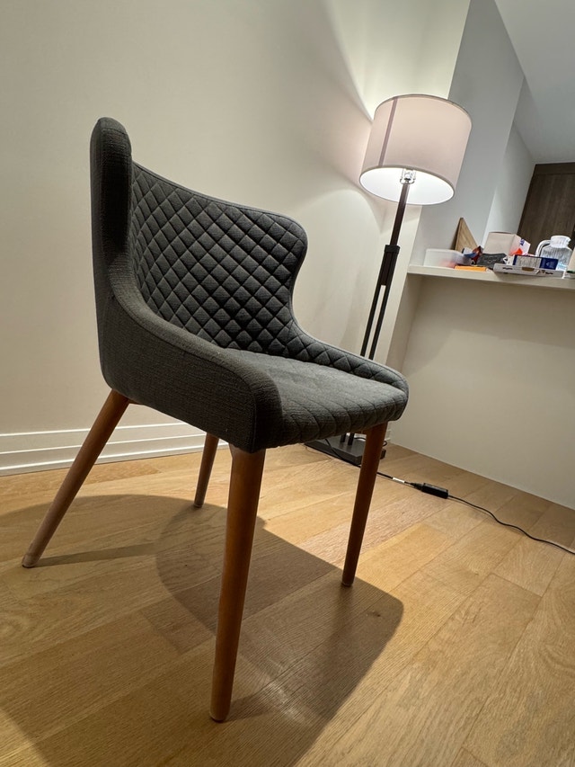 Table and chairs - photo 3