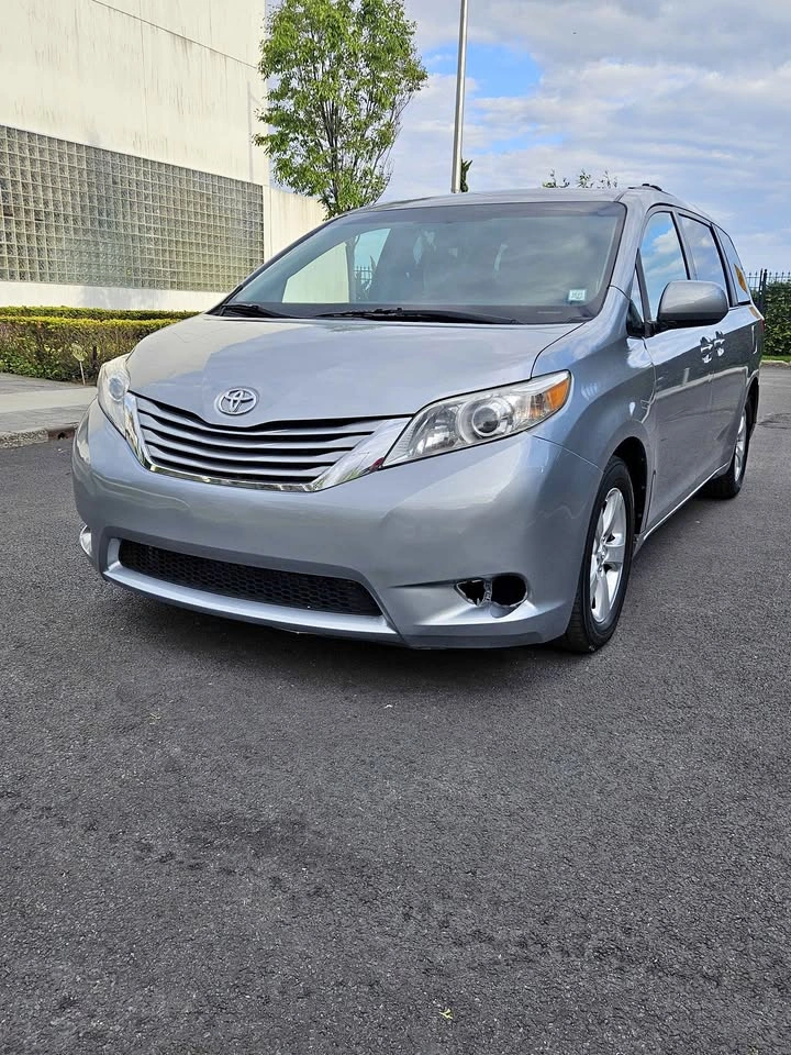 2016 Toyota Sienna LE Minivan