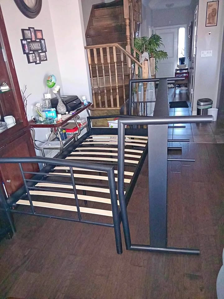 Black Metal Single/Twin Bed Frame+Mattress(Slats Included)