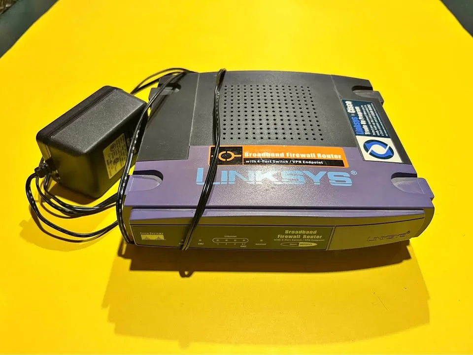 Linksys Firewall Router (4-Port / VPN) + Power Adapter thumbnail