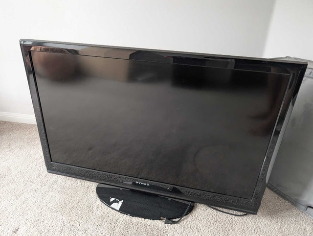 Dynex 46" LCD TV - Great Condition