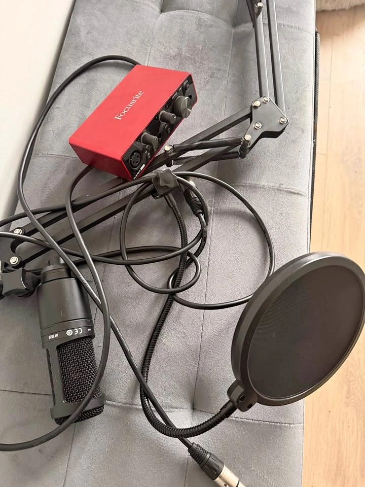 Focusrite Scarlett Red Solo 3rd Gen + AT2020 Mic Kit