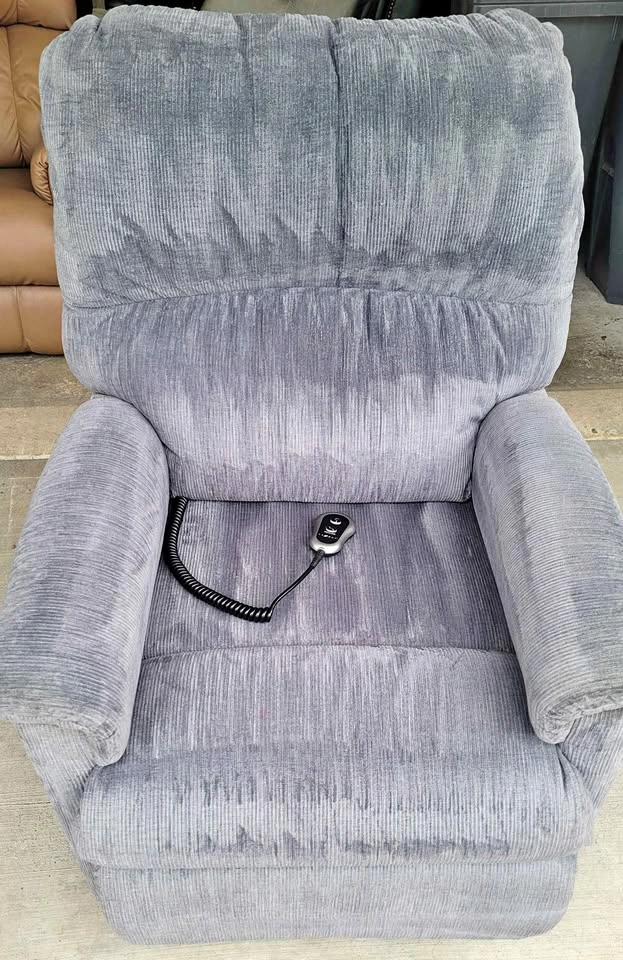 LaZBoy Electronic Lift Recliner - Like New!