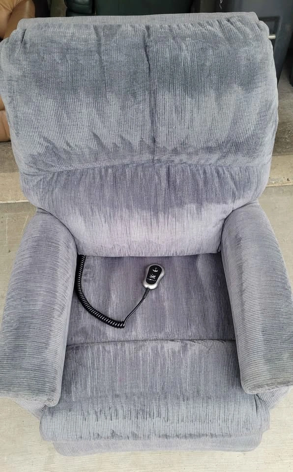 LaZBoy Electronic Lift Recliner - Like New! - photo 5