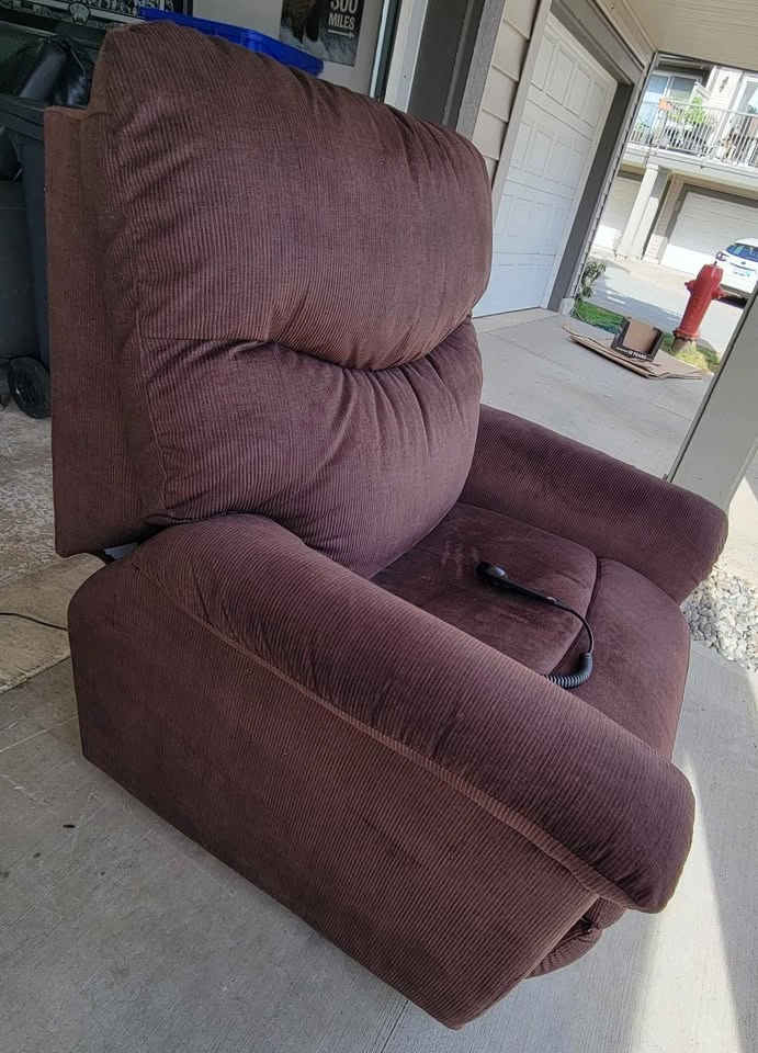 LaZBoy Electronic Lift Recliner - Free Delivery - photo 4