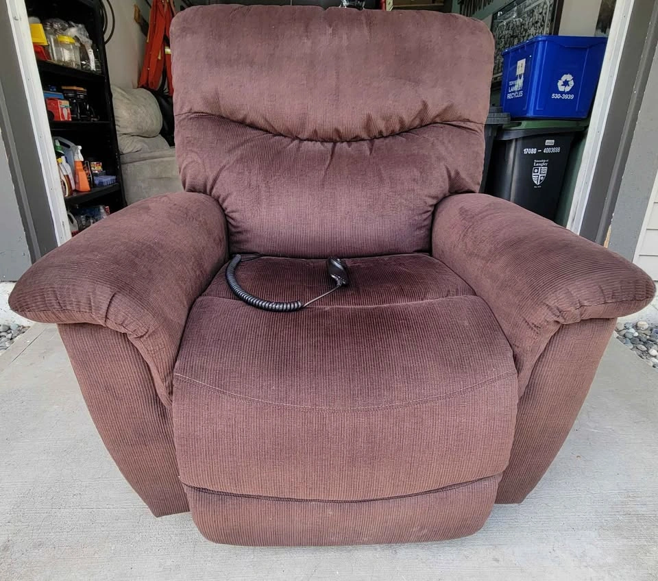 LaZBoy Electronic Lift Recliner - Free Delivery - photo 5