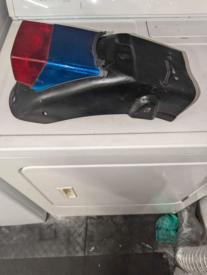 1983 Yamaha XJ750 Maxim Rear Fender & Brake Light - photo 3
