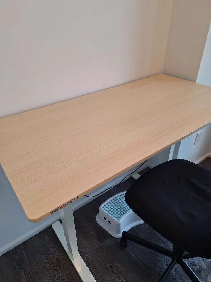 Adjustable desk with office chair (moving out sale) - photo 3