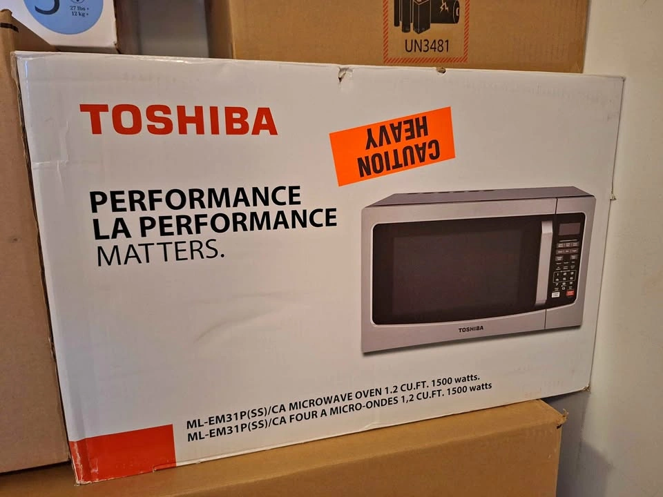 Microwave 1.2cu 1500watt (moving out sale)