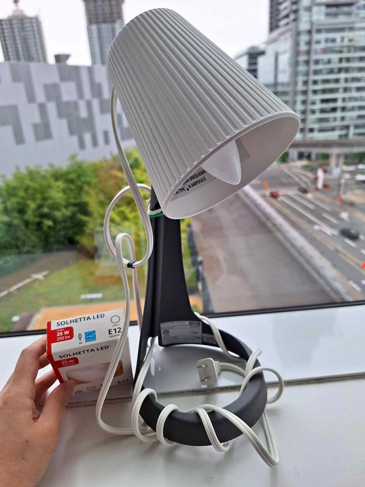 Lamp with an extra light bulb