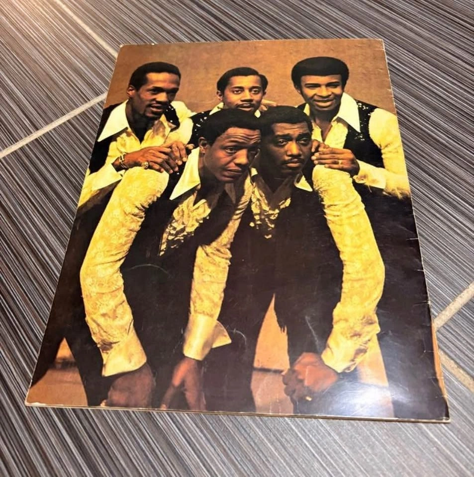 The Temptations 1969 Souvenir Tour Program - photo 4