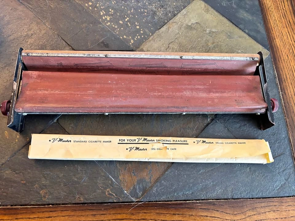 V-Master Cigarette Roller With Papers - 1940s-50s Canada
