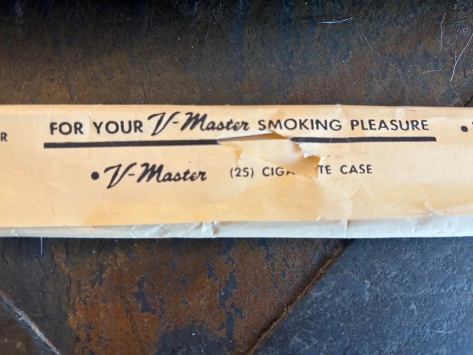 V-Master Cigarette Roller With Papers - 1940s-50s Canada - photo 2