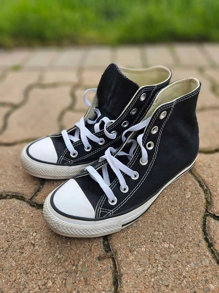 Black Chuck Taylor All Star Hightop Converse Size 7 - photo 2