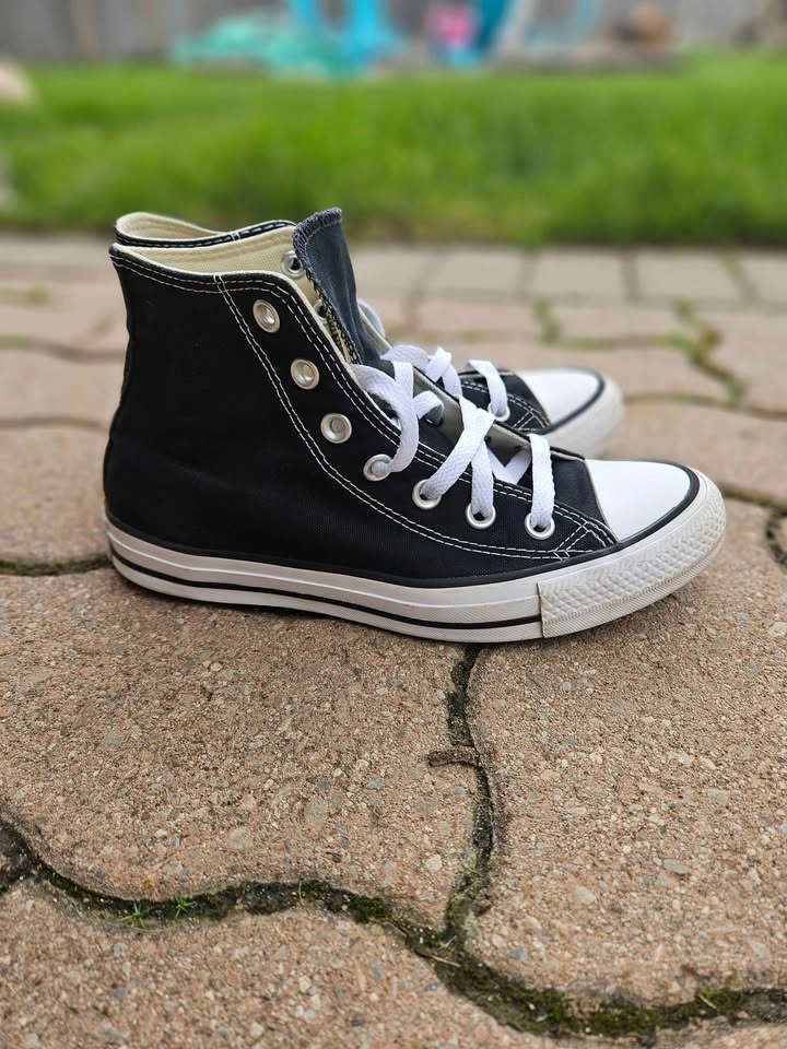 Black Chuck Taylor All Star Hightop Converse Size 7 - photo 3