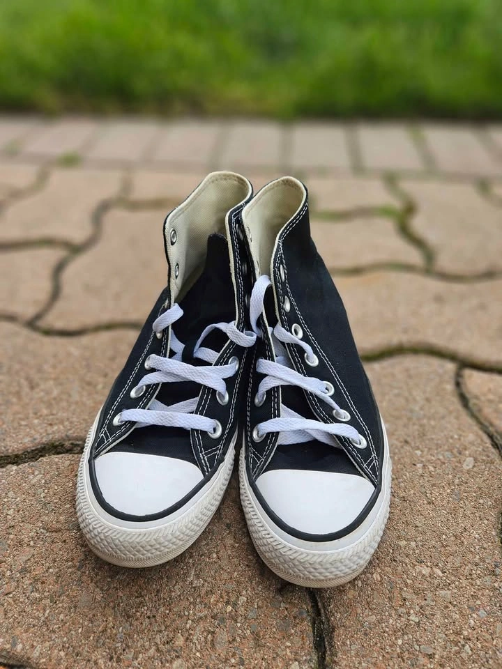 Black Chuck Taylor All Star Hightop Converse Size 7 - photo 4