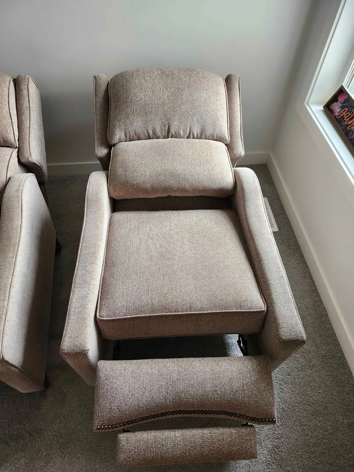 Set of 2 Modern Manual Recliners – Excellent Condition - photo 4