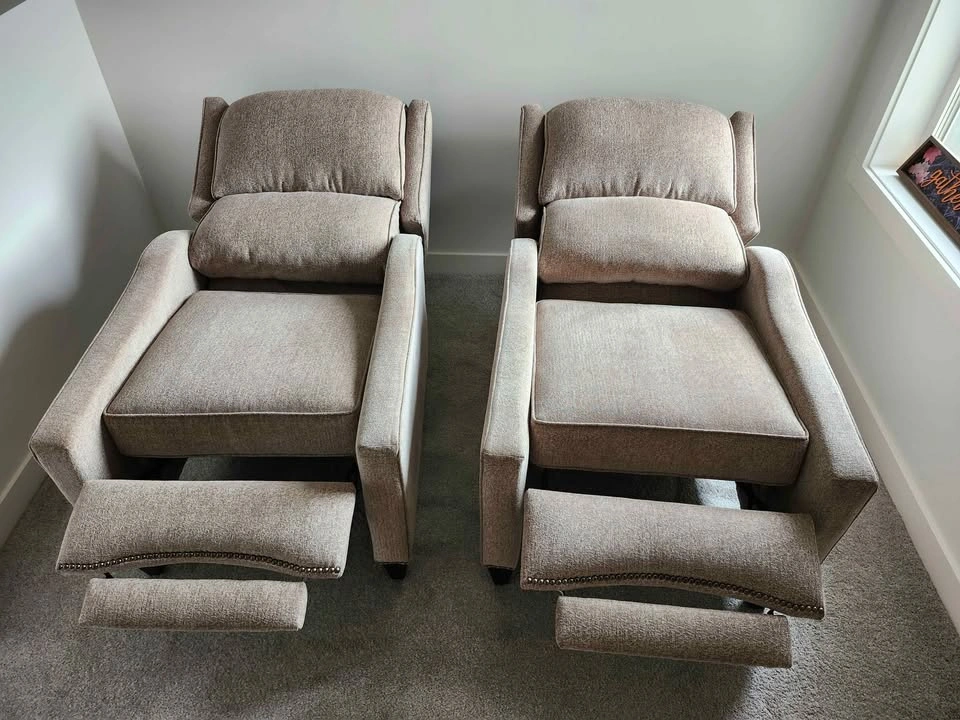 Set of 2 Modern Manual Recliners – Excellent Condition - photo 5