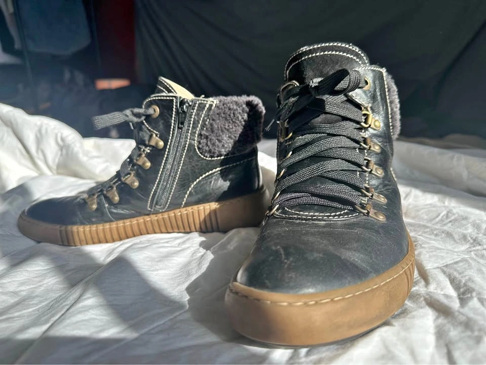 Josef Seibel Black Leather Sherpa Lined Boots EU 41