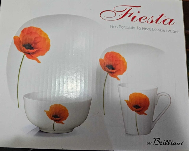 16 Pc Dinnerware Set Fine Porcelain - BRAND NEW - photo 3
