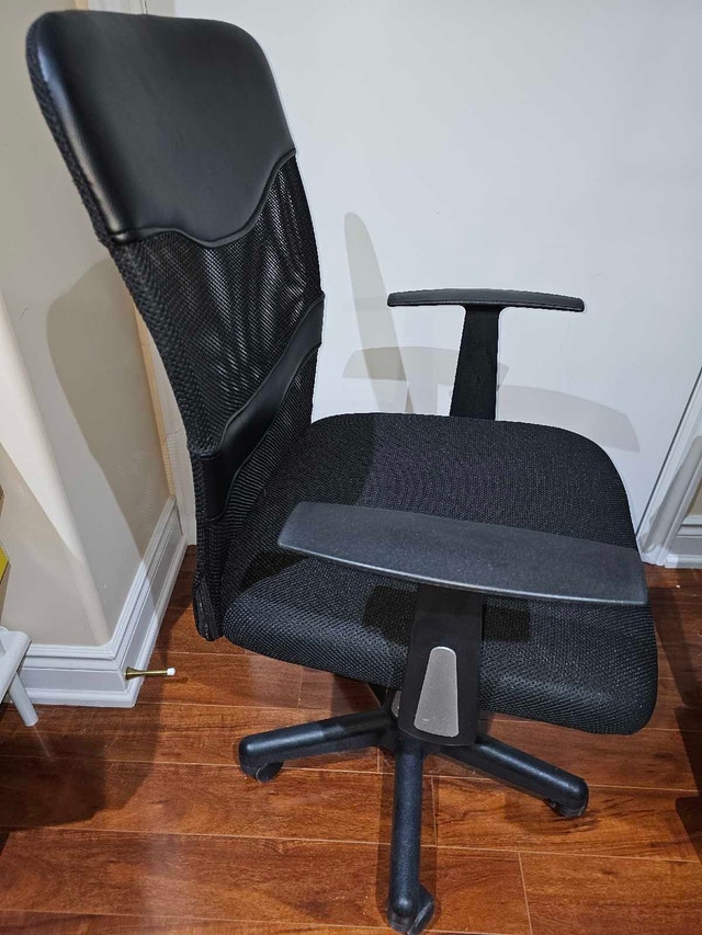 Black Compact Computer / Office Chair - Like New - photo 3