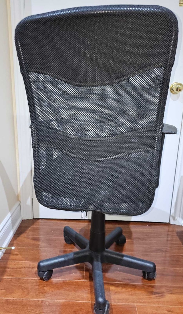 Black Compact Computer / Office Chair - Like New - photo 4