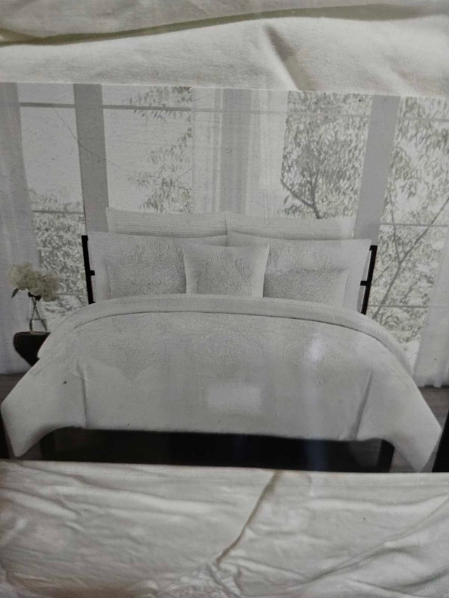 6 Piece White Embroidered Comforter Set Queen Size - photo 5