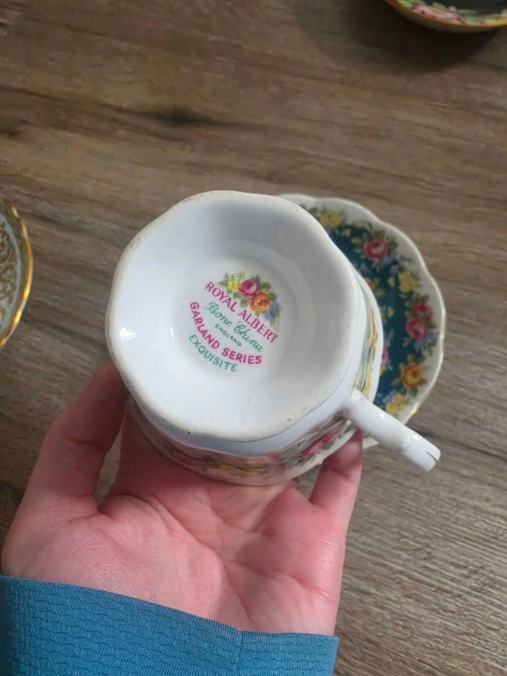 Royal Albert Bone China Garland Series Teacup and Saucer - photo 2