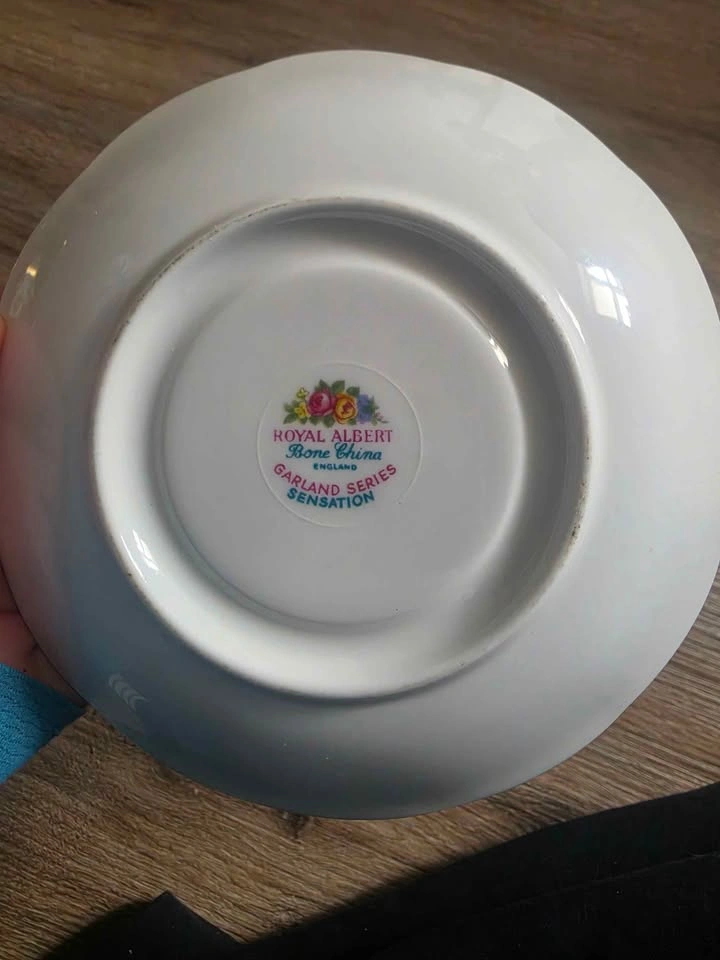 Royal Albert Bone China Garland Series Teacup and Saucer - photo 4