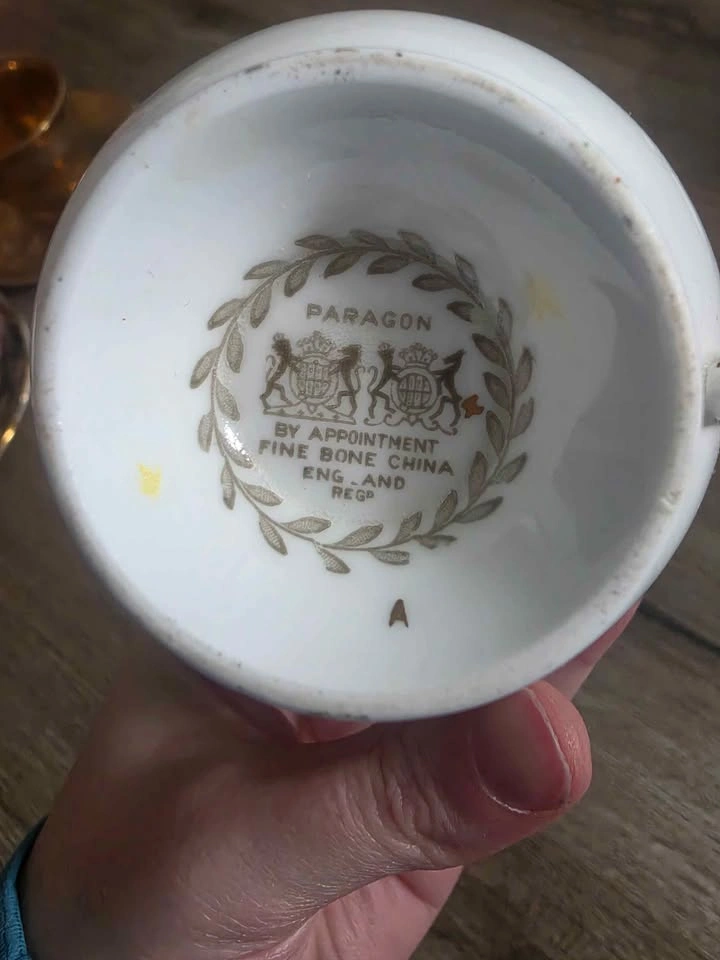 Paragon Queen Elizabeth II Commemorative Teacup and Saucer - photo 3