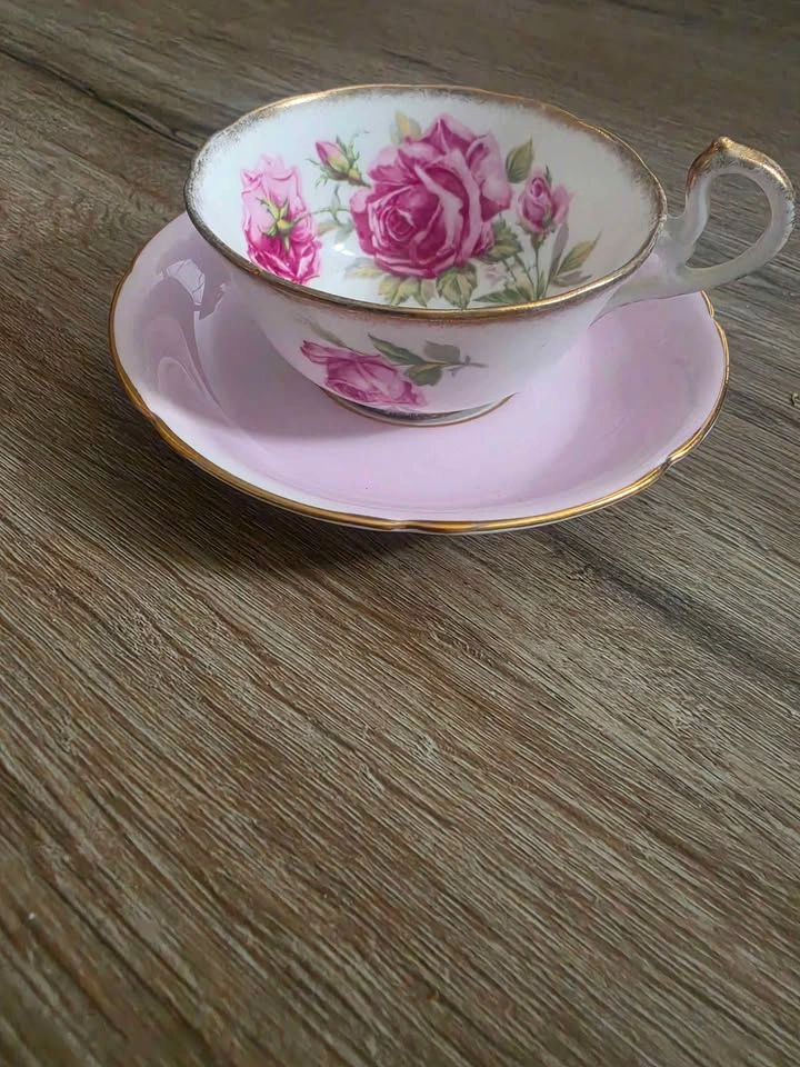 Royal Standard Orleans Rose Teacup and Saucer - photo 2