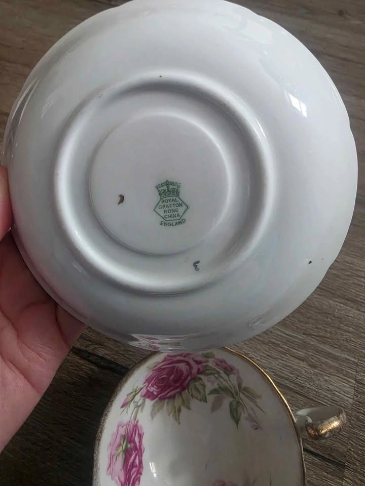 Royal Standard Orleans Rose Teacup and Saucer - photo 4