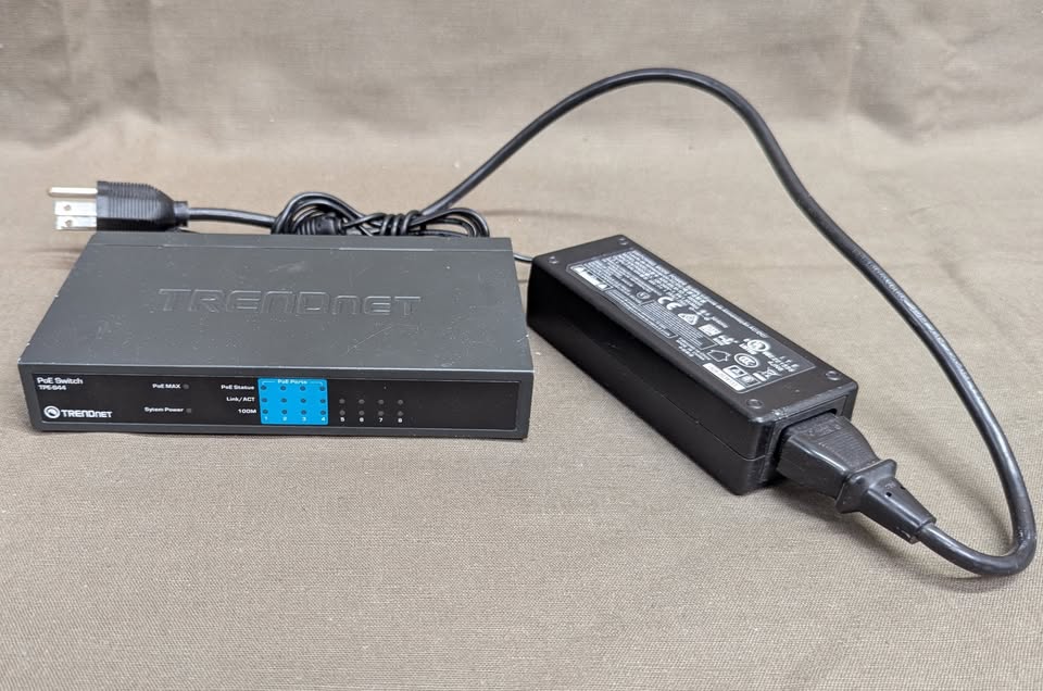 8 port fast ethernet switch with PoE, TrendNET TPE-S44 - photo 3