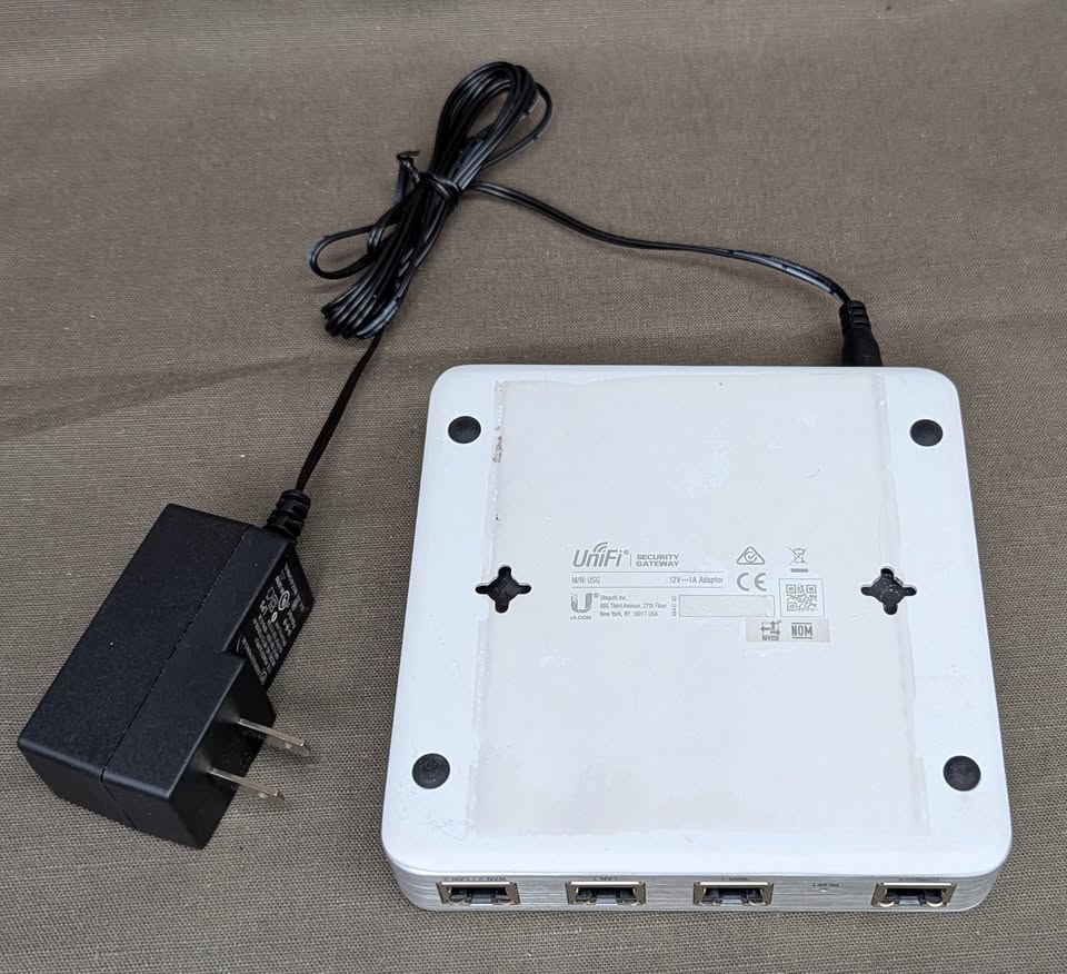 Ubiquiti Unifi Security Gateway Router USG - photo 3