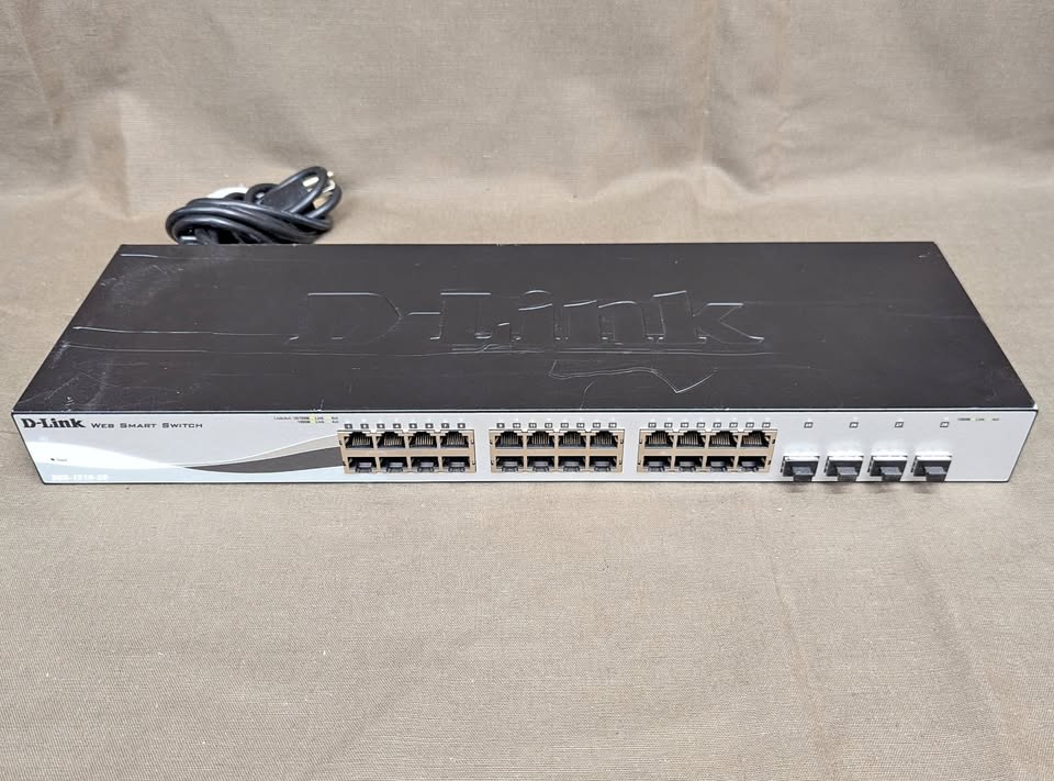 28 port Dlink DGS-1210-28 Web Smart gigabit ethernet switch
