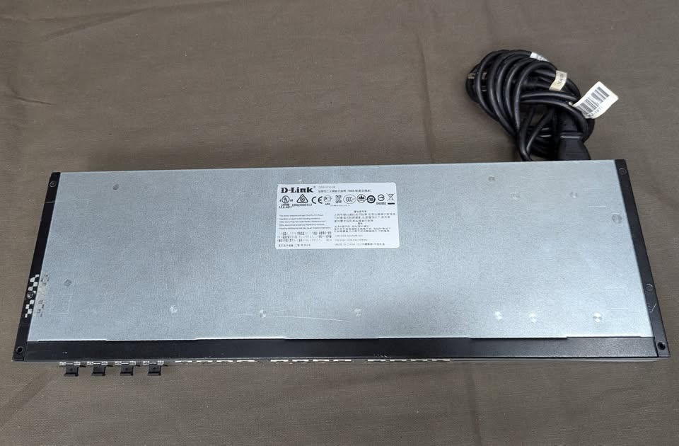 28 port Dlink DGS-1210-28 Web Smart gigabit ethernet switch - photo 2